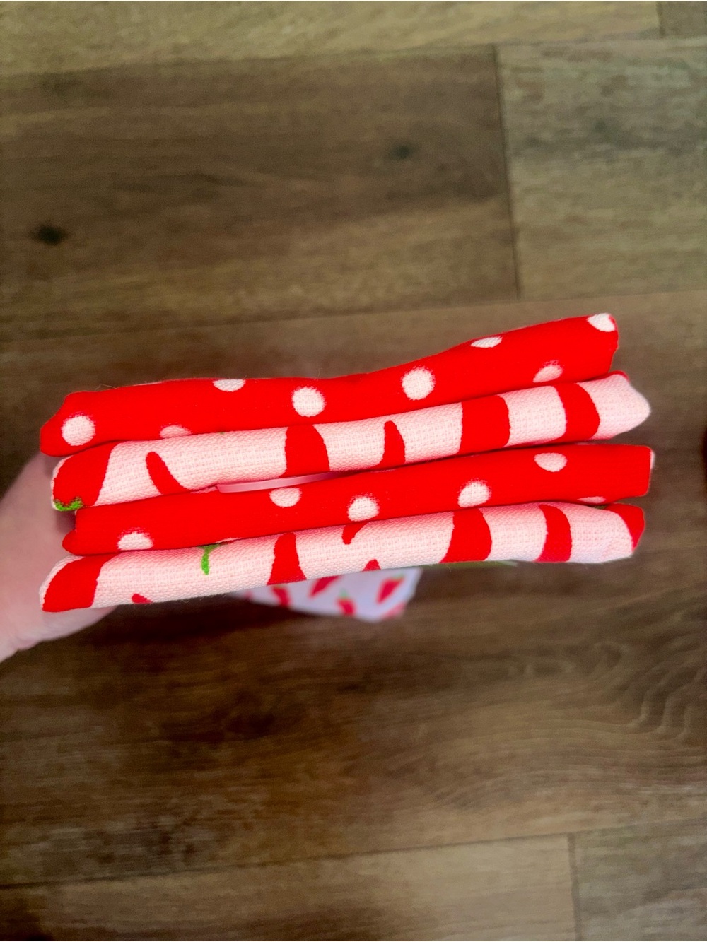 Kate Spade Red Going to Target Clutch & Pepper kitchen Towel Duo NWT! - Picture 9 of 9